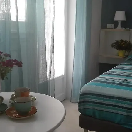 Livinghouse Nocleg ze śniadaniem 2*