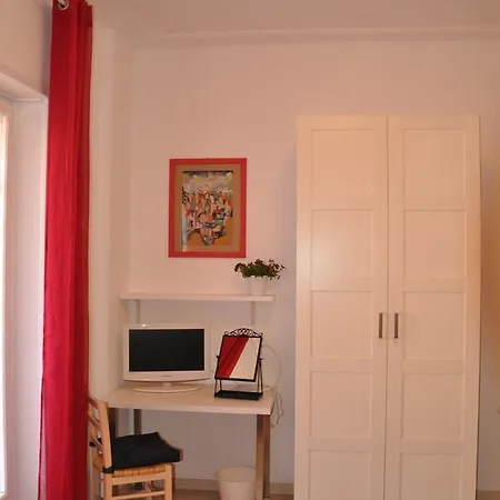 Livinghouse Alojamento de Acomodação e Pequeno-almoço 2*