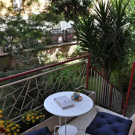 Livinghouse Bed & Breakfast 2*